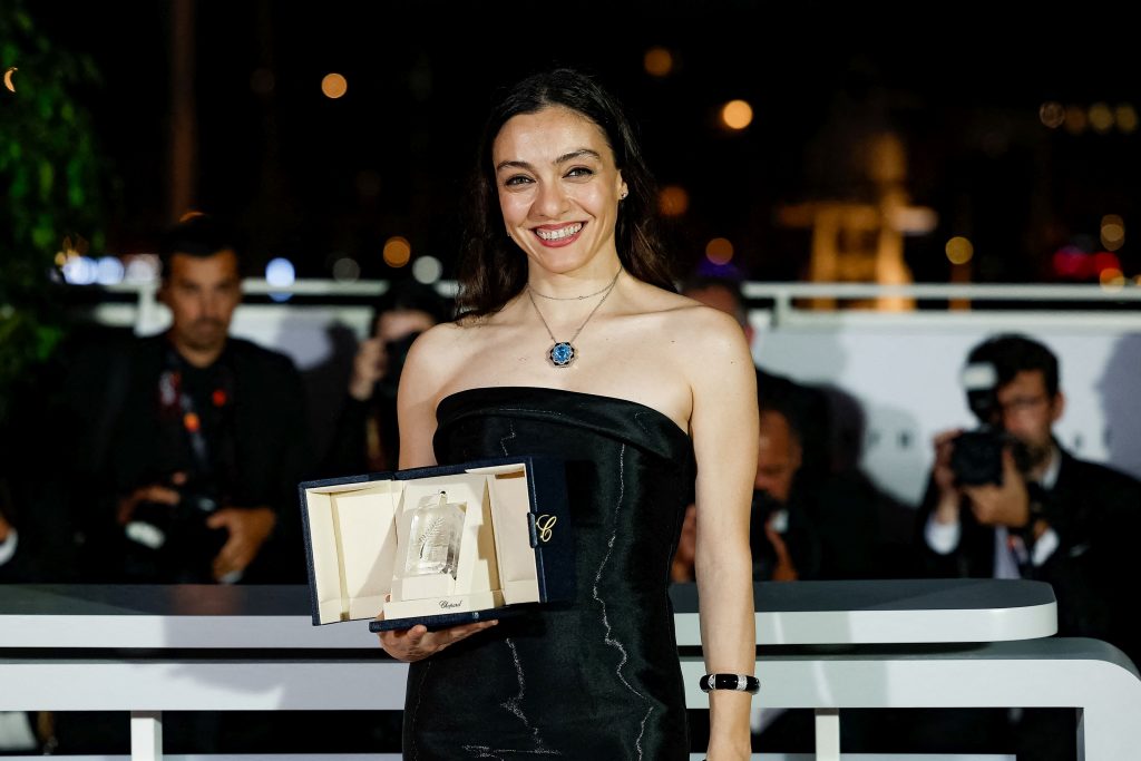 Cine E Merve Dizdar Turcoaica Premiată La Cannes Pentru Cea Mai Bună